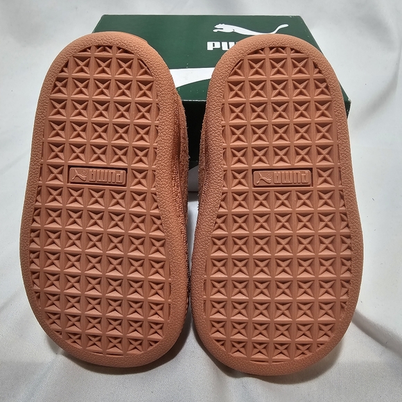 Kids Puma Suede Mono Gold size 4C - Picture 2 of 5
